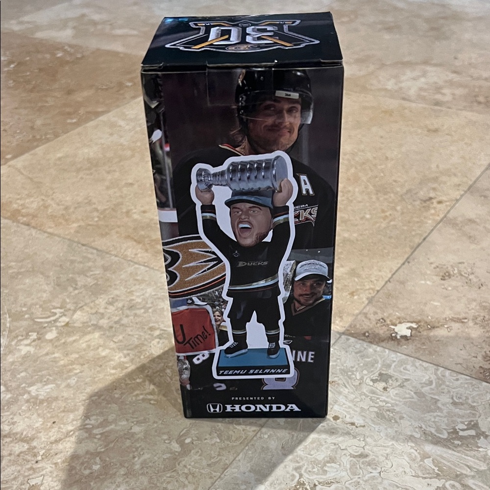 Teemu Selanne Bobblehead with Trophy
